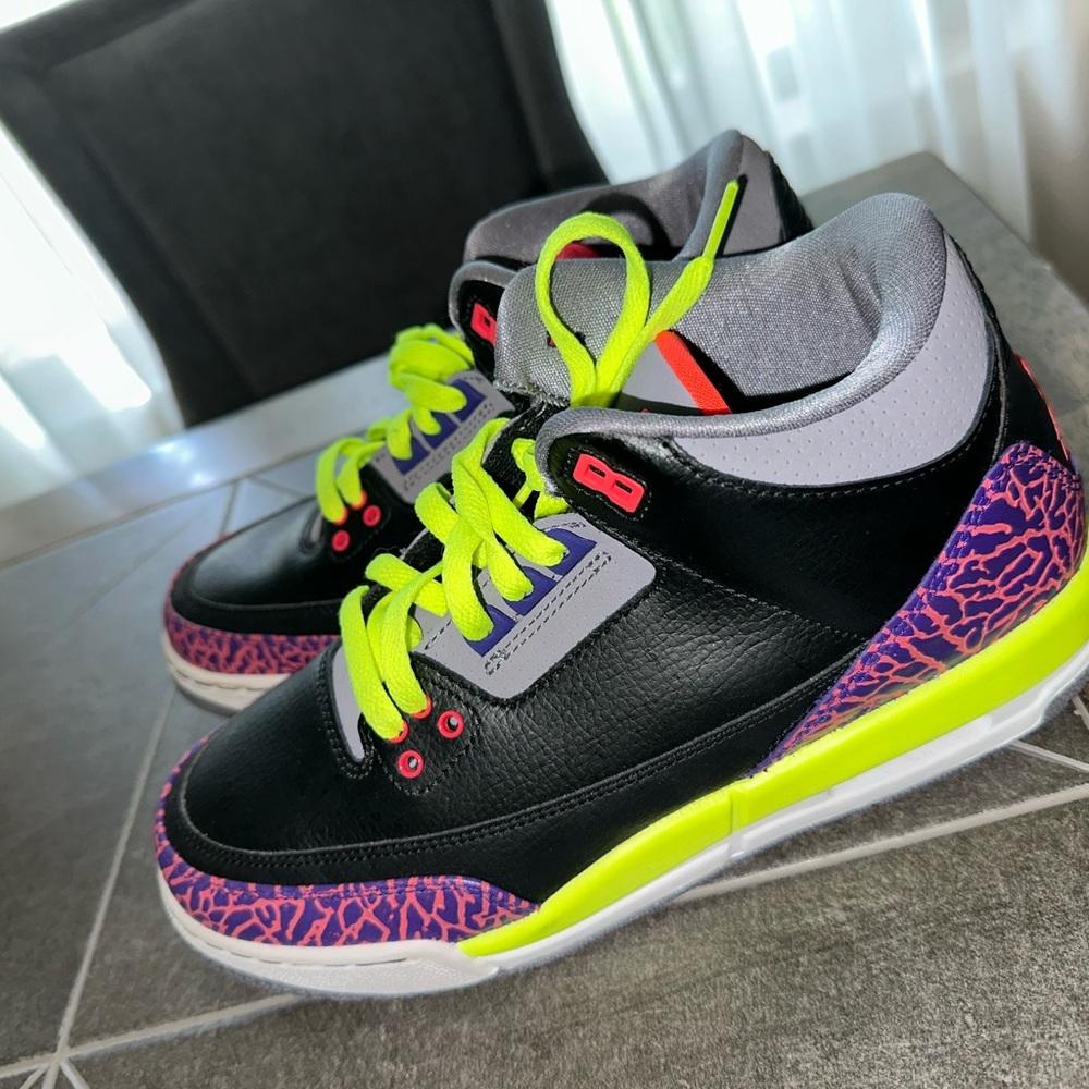 Jordan 3 Retro Black Atomic Red Volt, men’s size 7